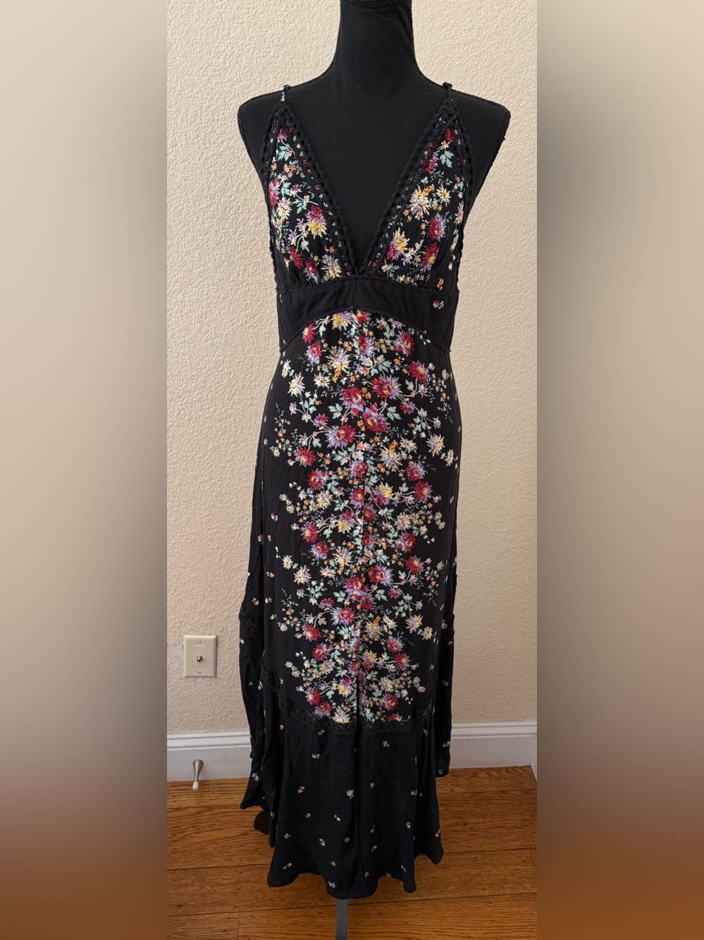 Free People Paradise Black Floral Print Maxi Dress Size Medium - Picture 7 of 15